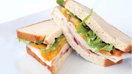 Hướng dẫn cách ăn bánh sandwich không bị béo